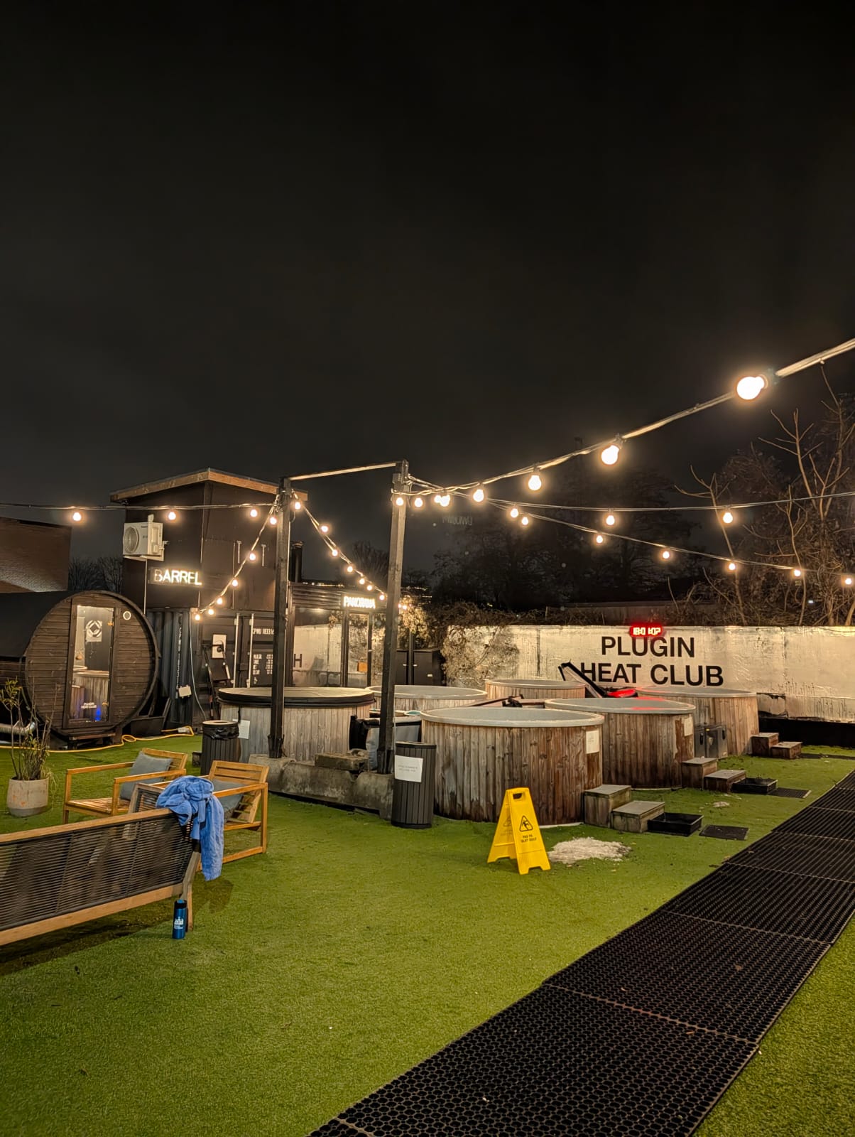 Plugin Heath Club Sydhavn at night