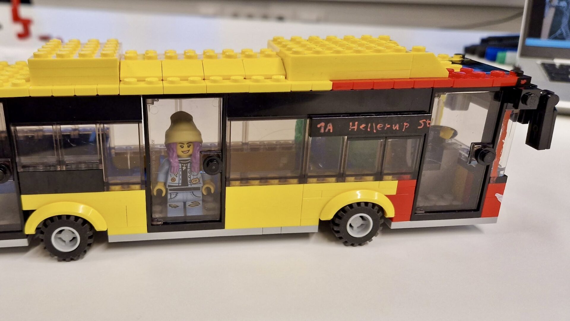 1A bus made out of LEGO - Source Movia